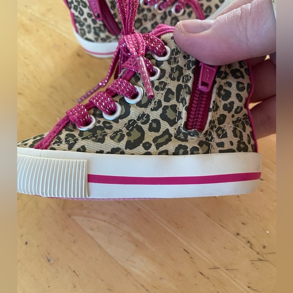 Genuine Kids from Oshkosh Animal Print Pink Canvas High Top Sneaker. SZ 3. - Picture 12 of 13